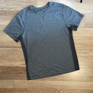 Men’s XL LuLuLemon short sleeve shirt
